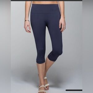✨NWT✨Lululemon: In The Flow Crop II *SE - Size 4